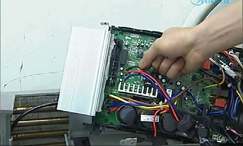 青冈美的空调电话是多少